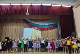В преддверии Международного женского дня, воспитанники художественных кружков Отделения дополнительного образования нашей школы провели концерт для мам