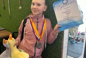 Дементьева Мария , ученица 4Б класса , принимала участие в соревнованиях по спортивной акробатике и заняла 2 место среди спортсменов 3 и 2 юношеского разряда 